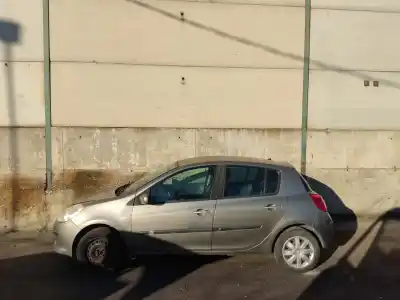 Здавання транспортного засобу renault clio iii (br0/1, cr0/1) 1.5 dci (br17 cr17) року 2009 потужний 