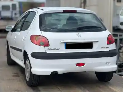 Здавання транспортного засобу peugeot 206 berlina x-line refri року 2003 потужний 8hx