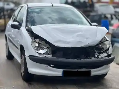 Здавання транспортного засобу peugeot 206 berlina x-line refri року 2003 потужний 8hx