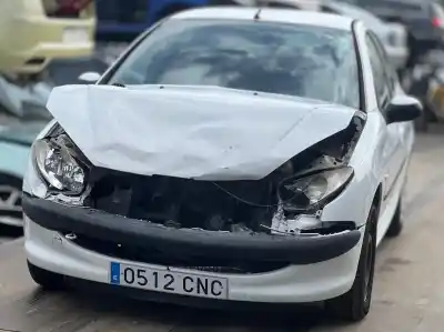Здавання транспортного засобу peugeot 206 berlina x-line refri року 2003 потужний 8hx