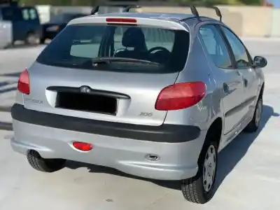 Veicolo di demolizione peugeot 206 berlina xr dell'anno 2000 alimentato hfx