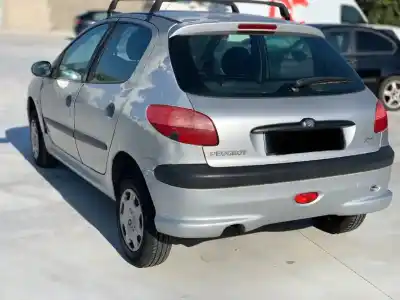 Veicolo di demolizione peugeot 206 berlina xr dell'anno 2000 alimentato hfx