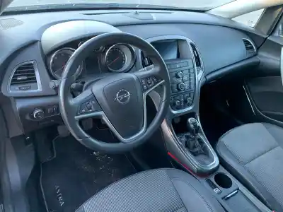 Здавання транспортного засобу opel astra j lim. cosmo року 2011 потужний a17dtr