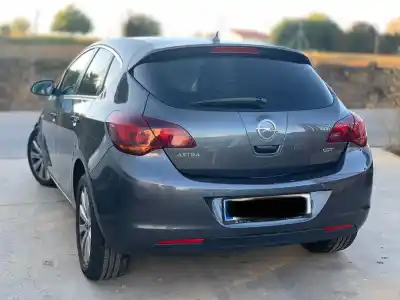 Здавання транспортного засобу opel astra j lim. cosmo року 2011 потужний a17dtr