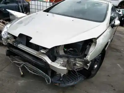 Veículo de Sucata PEUGEOT 407 ST Confort do ano 2001 alimentado RHR