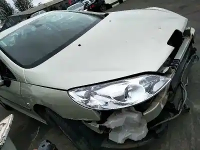 Veículo de Sucata peugeot 407 st confort do ano 2001 alimentado rhr
