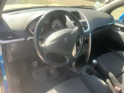 Veículo de Sucata peugeot 207 xs do ano 2006 alimentado kfu