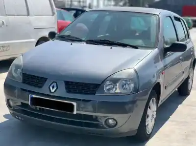 Vehículo de desguace RENAULT                                            CLIO II FASE II (B/CB0)                                                                                                                                                                                                                                    Authentique                                                                                                                                                                                                                                                del año 2002 con motor D7FG7