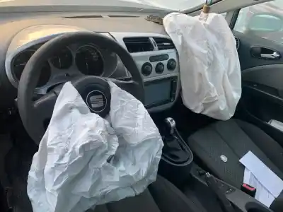 Vehicul casat seat leon (1p1) reference al anului 2005 alimentat bkc
