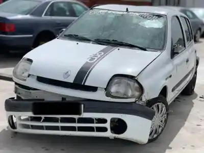 Veicolo di demolizione RENAULT CLIO II FASE I (B/CBO) 1.2 dell'anno 2000 alimentato D7FD7