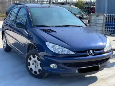 Sloopvoertuig peugeot 206 berlina xt van het jaar 2002 aangedreven nfutu5jp4