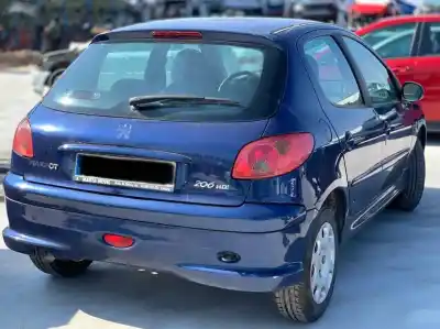 Sloopvoertuig peugeot 206 berlina xt van het jaar 2002 aangedreven nfutu5jp4