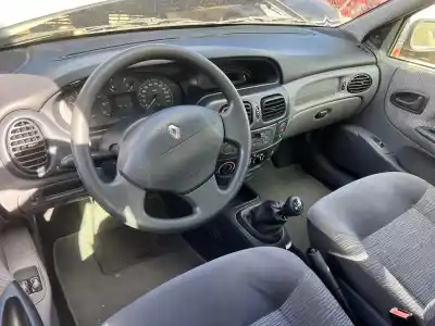 Scrapping Vehicle renault megane i scenic (ja0) 1.6 16v kaleido 107 cv / 79 kw of the year 2001 powered k4ma7