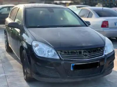 Sloopvoertuig opel astra h berlina cosmo van het jaar 2005 aangedreven z19dth