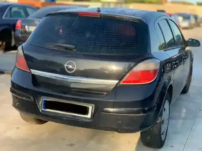 Sloopvoertuig opel astra h berlina cosmo van het jaar 2005 aangedreven z19dth