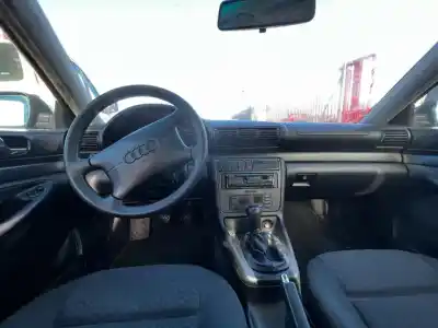 Sloopvoertuig audi a4 berlina (b5) 1.8 van het jaar 1995 aangedreven adr
