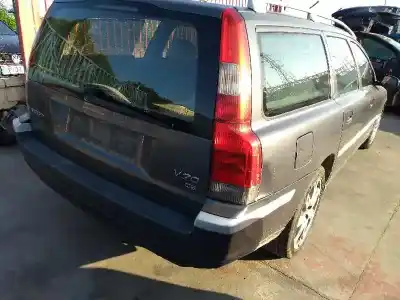 Veículo de Sucata volvo v70 familiar 2.4 d do ano 2001 alimentado d5244t