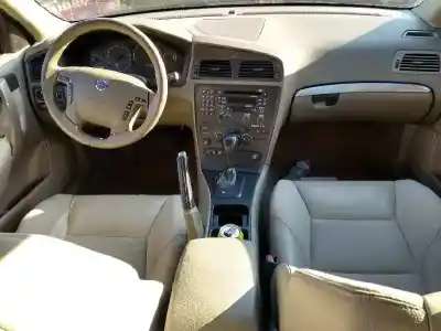 Veículo de Sucata volvo v70 familiar 2.4 d do ano 2001 alimentado d5244t