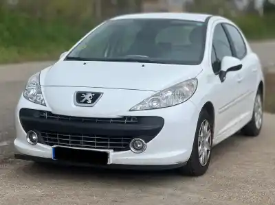 Veicolo di demolizione PEUGEOT 207 X-Line dell'anno 2011 alimentato 8HR