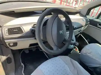 Scrapping Vehicle peugeot 807 st of the year 2005 powered 4hxdw12ted4fap