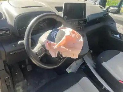 Veículo de Sucata citroen berlingo feel m do ano 2023 alimentado yh01