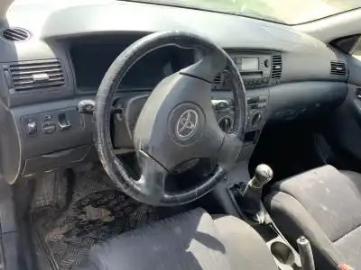 Veicolo di demolizione toyota corolla (e12) 2.0 d-4d linea terra berlina dell'anno 2003 alimentato 1cdftv