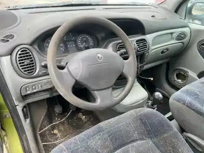 Veicolo di demolizione renault scénic i monospace (ja0/1_, fa0_) 1.9 dti (ja1u) dell'anno 2001 alimentato f9qq7