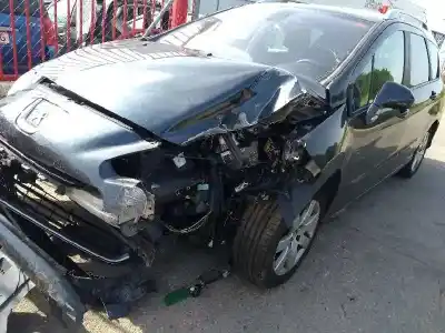 Sloopvoertuig peugeot 308 sw envy van het jaar 2001 aangedreven 9hr