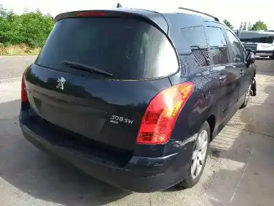 Sloopvoertuig peugeot 308 sw envy van het jaar 2001 aangedreven 9hr