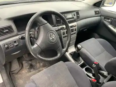 Veículo de Sucata toyota corolla (e12) 2.0 d-4d linea sol berlina do ano 2003 alimentado 1cdftv