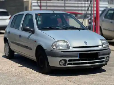 Veicolo di demolizione RENAULT CLIO II FASE I (B/CBO) 1.4 Alize 75 CV / 55 KW dell'anno 2000 alimentato E7JC6