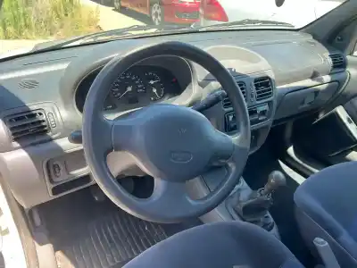 Veicolo di demolizione RENAULT CLIO II FASE I (B/CBO) 1.2 dell'anno 1998 alimentato D7F720