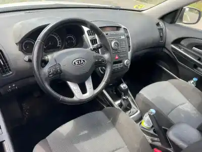 Veículo de Sucata kia cee'd fastback (ed) 1.6 crdi 115 do ano 2011 alimentado d4fb