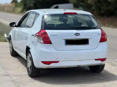 Veículo de Sucata kia cee'd fastback (ed) 1.6 crdi 115 do ano 2011 alimentado d4fb