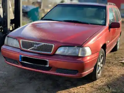 Vehicul casat volvo v70 familiar 2.4 (125kw) al anului 1998 alimentat b5254s