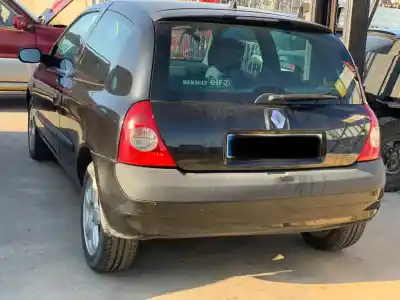 Vehículo de desguace renault                                            clio ii fase ii (b/cb0)                                                                                                                                                                                                                                    authentique                                                                                                                                                                                                                                                del año 2002 con motor k9kb7