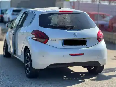 Veículo de Sucata peugeot 208 tech edition blue hdi do ano 2019 alimentado yh01