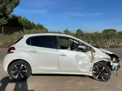 Veículo de Sucata peugeot 208 tech edition blue hdi do ano 2019 alimentado yh01