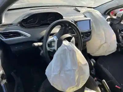 Veículo de Sucata peugeot 208 tech edition blue hdi do ano 2019 alimentado yh01