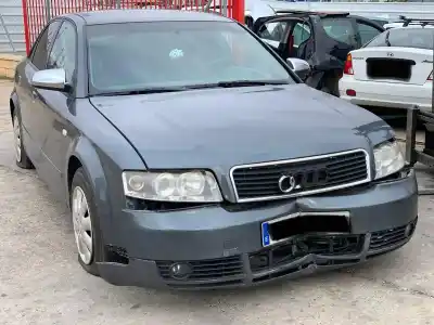 Veicolo di demolizione AUDI A4 B6 (8E2)  dell'anno 2003 alimentato AVF