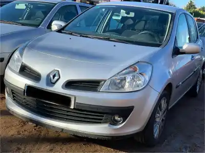 Veicolo di demolizione RENAULT CLIO III  dell'anno 2008 alimentato D4FH7