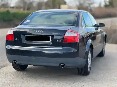 Veicolo di demolizione AUDI A4 BERLINA (8E)  dell'anno 2003 alimentato BDV