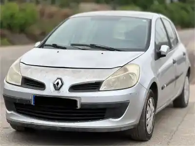 Veicolo di demolizione RENAULT CLIO III  dell'anno 2006 alimentato K9KM7