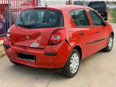 Veicolo di demolizione RENAULT CLIO III  dell'anno 2006 alimentato 
