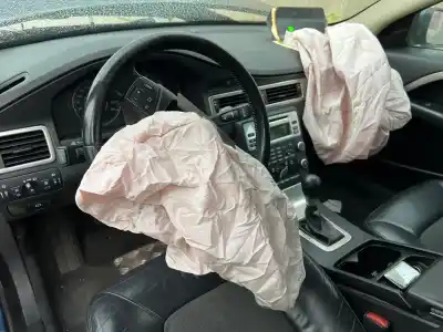 Sloopvoertuig volvo v70 familiar momentum 136 cv / 100 kw van het jaar 2008 aangedreven d4204t