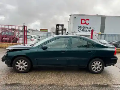 Vehicul casat volvo s60 berlina d5 al anului 2002 alimentat d5244t