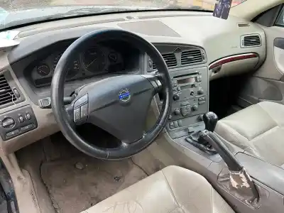 Vehicul casat volvo s60 berlina d5 al anului 2002 alimentat d5244t