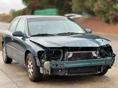 Vehicul casat volvo s60 berlina d5 al anului 2002 alimentat d5244t