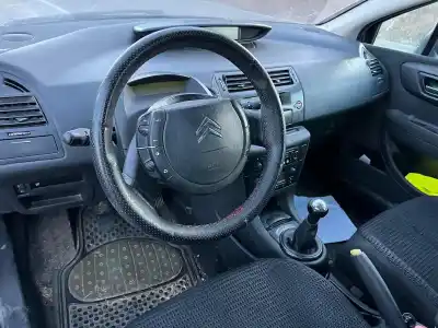 Vehicul casat citroen c4 berlina vtr plus al anului 2004 alimentat 9hydv6ted4