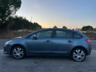 Vehicul casat citroen c4 berlina vtr plus al anului 2004 alimentat 9hydv6ted4